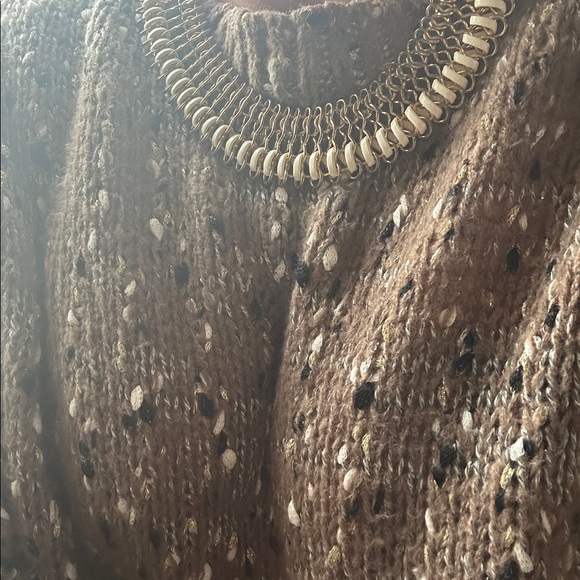 Elegant Gold and White Chain Necklace - Picture 7 of 10